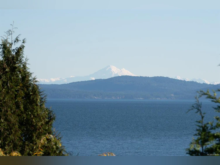 5055 Lochside Drive, Saanich, BC, V8Y 2G1 - 15