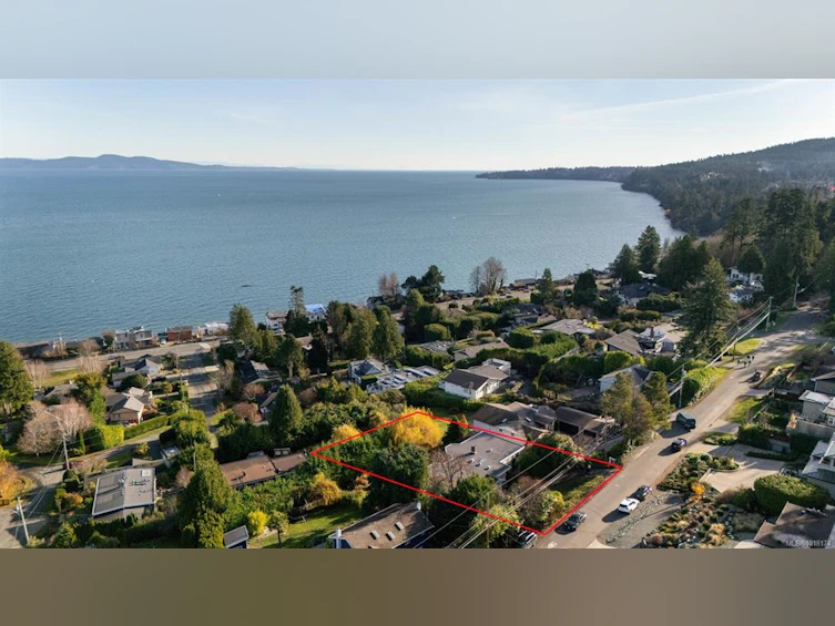 5055 Lochside Drive, Saanich, BC, V8Y 2G1 - 4