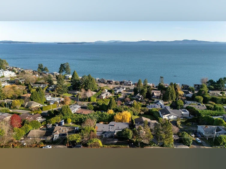 5055 Lochside Drive, Saanich, BC, V8Y 2G1 - 57