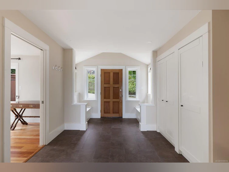 5055 Lochside Drive, Saanich, BC, V8Y 2G1 - 6