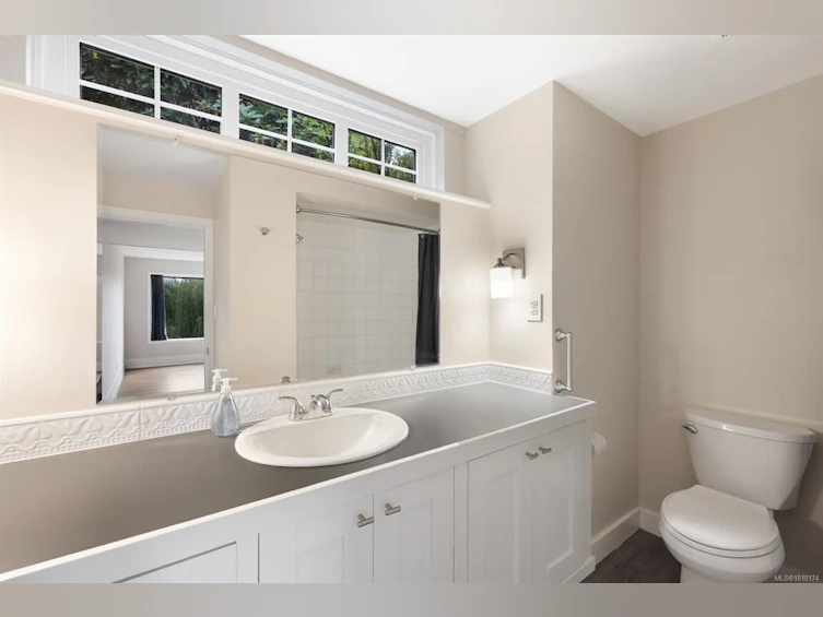 5055 Lochside Drive, Saanich, BC, V8Y 2G1 - 46