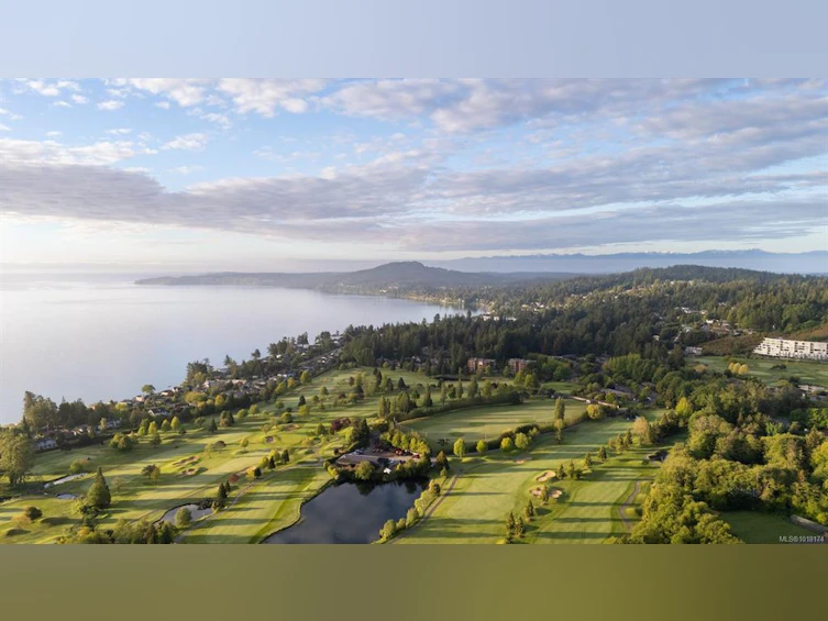 5055 Lochside Drive, Saanich, BC, V8Y 2G1 - 59