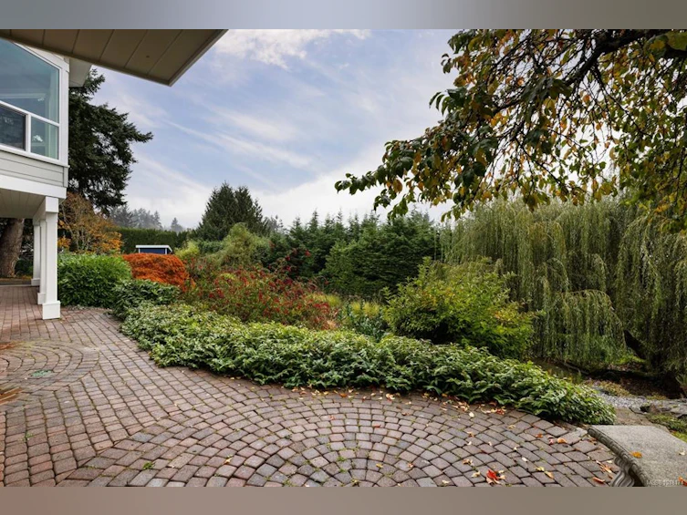 5055 Lochside Drive, Saanich, BC, V8Y 2G1 - 54