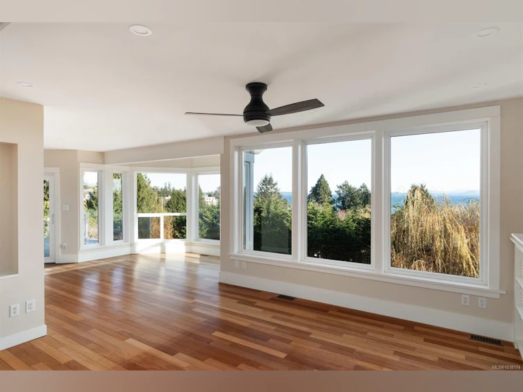 5055 Lochside Drive, Saanich, BC, V8Y 2G1 - 11