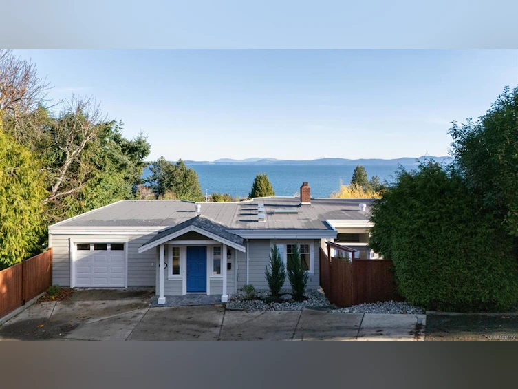5055 Lochside Drive, Saanich, BC, V8Y 2G1 - 2