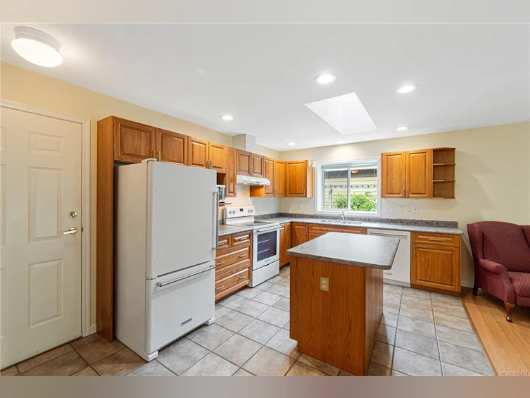 515 Seaward Way, Qualicum Beach, BC, V9K 1T8 - 2