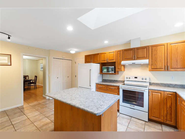 515 Seaward Way, Qualicum Beach, BC, V9K 1T8 - 18