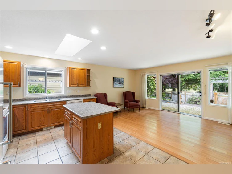 515 Seaward Way, Qualicum Beach, BC, V9K 1T8 - 3
