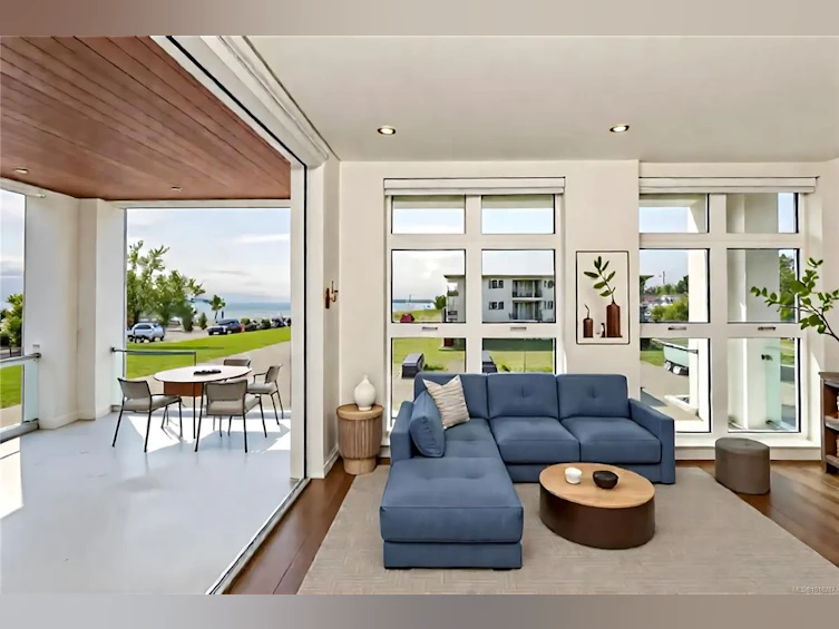 204-9570 Fifth Street, Sidney, BC, V8L 2W5 - 2
