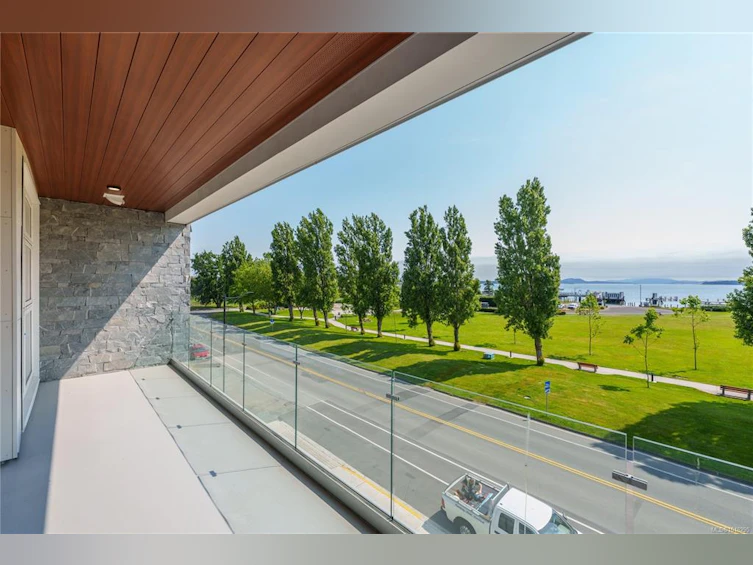 302-9570 Fifth Street, Sidney, BC, V8L 2W5 - 2