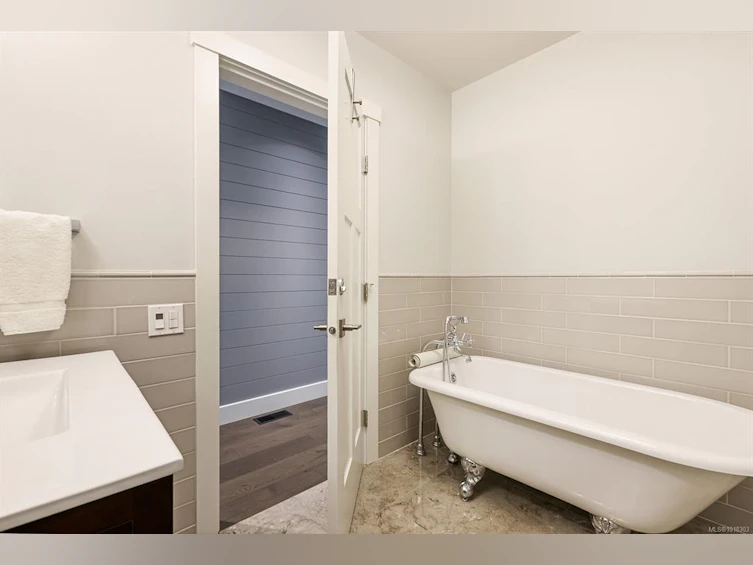 1755 Admiral Tryon Boulevard, French Creek, BC, V9P 2V2 - 40