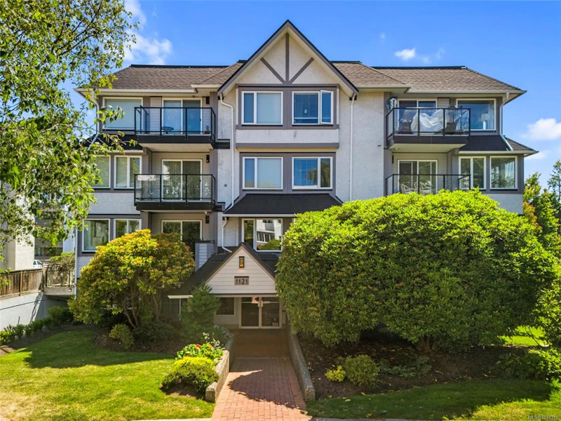 402 - 1121 Oscar Street, Victoria BC V8V 2X3