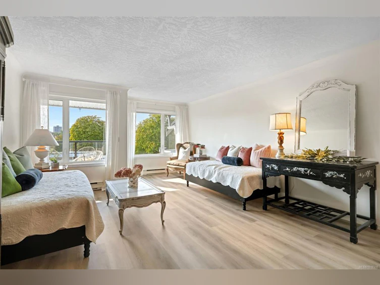 402-1121 Oscar Street, Victoria, BC, V8V 2X3 - 2