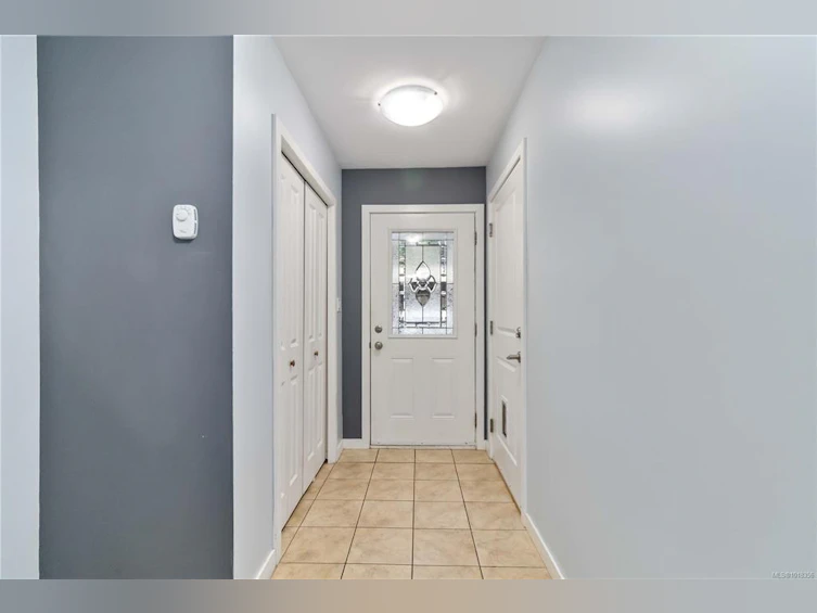 101-2710 Peatt Road, Langford, BC, V9B 3V3 - 3