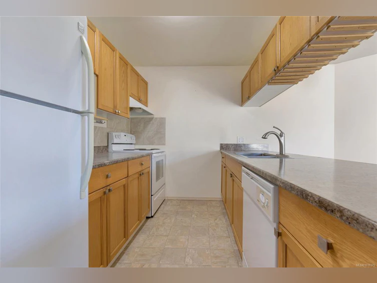 204-1900 Bowen Road, Nanaimo, BC, V9S 5S6 - 5