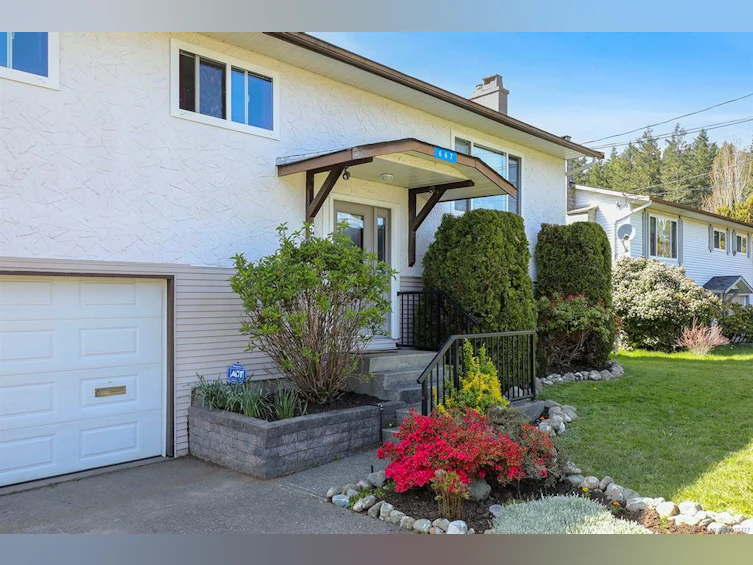 667 Torrence Road, Comox, BC, V9M 3H6 - 3