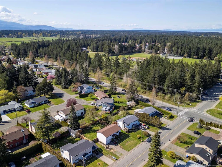 667 Torrence Road, Comox, BC, V9M 3H6 - 2