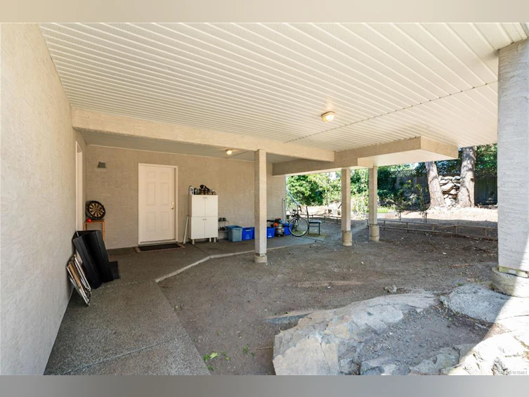 4202 Quadra Street, Saanich, BC, V8X 1L4 - 40