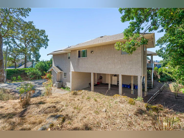 4202 Quadra Street, Saanich, BC, V8X 1L4 - 33