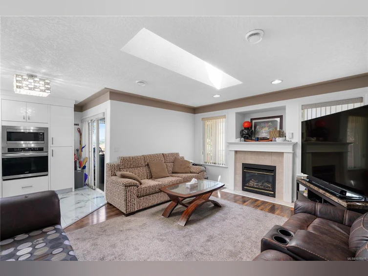 4202 Quadra Street, Saanich, BC, V8X 1L4 - 17
