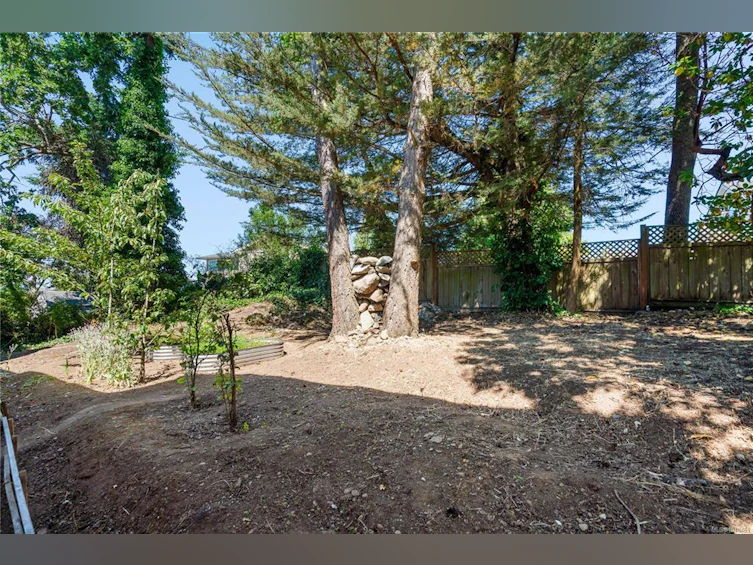 4202 Quadra Street, Saanich, BC, V8X 1L4 - 45