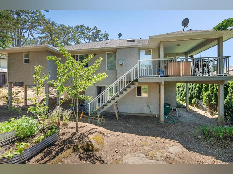 4202 Quadra Street, Saanich, BC, V8X 1L4 - 47