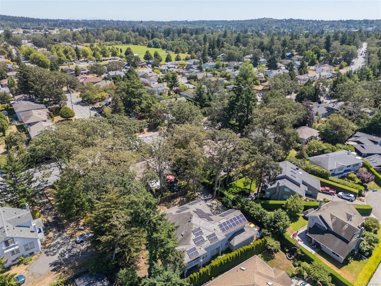 4202 Quadra Street, Saanich, BC, V8X 1L4 - 55