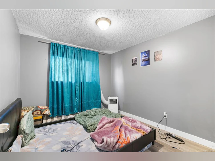 4202 Quadra Street, Saanich, BC, V8X 1L4 - 37