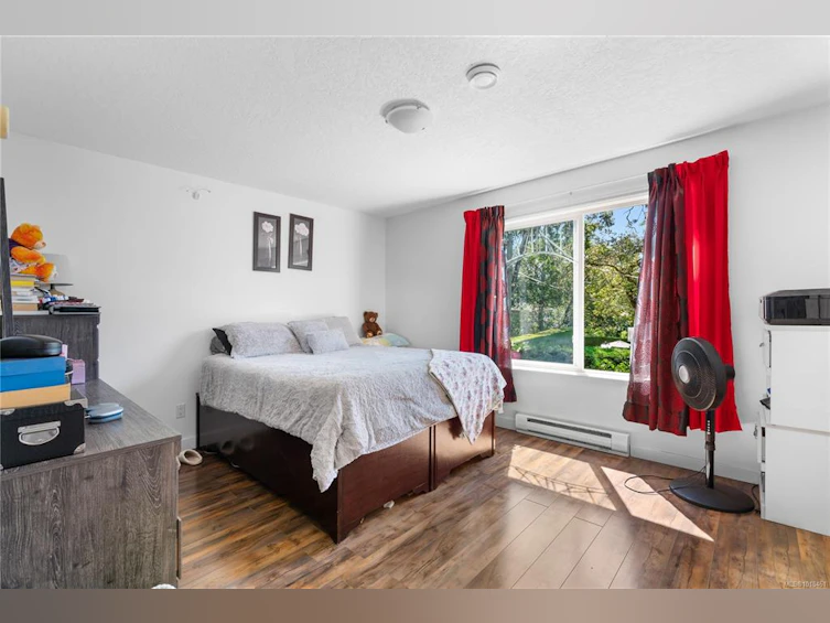 4202 Quadra Street, Saanich, BC, V8X 1L4 - 23