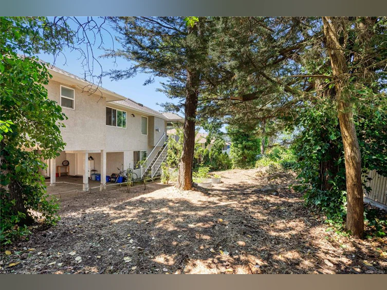 4202 Quadra Street, Saanich, BC, V8X 1L4 - 44