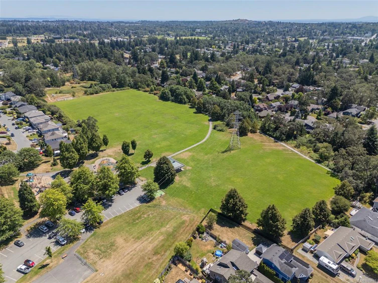 4202 Quadra Street, Saanich, BC, V8X 1L4 - 61