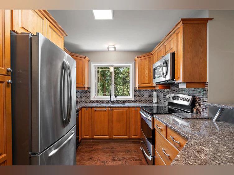 2250 Tryon Road, North Saanich, BC, V8L 5H7 - 5