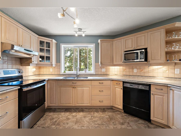 2250 Tryon Road, North Saanich, BC, V8L 5H7 - 2