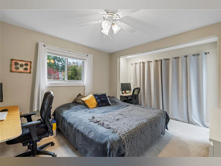 217 Valdez Avenue, Qualicum Beach, BC, V9K 1R8 - 6