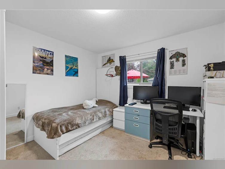 217 Valdez Avenue, Qualicum Beach, BC, V9K 1R8 - 5