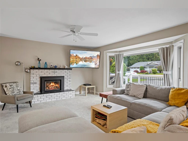 217 Valdez Avenue, Qualicum Beach, BC, V9K 1R8 - 2