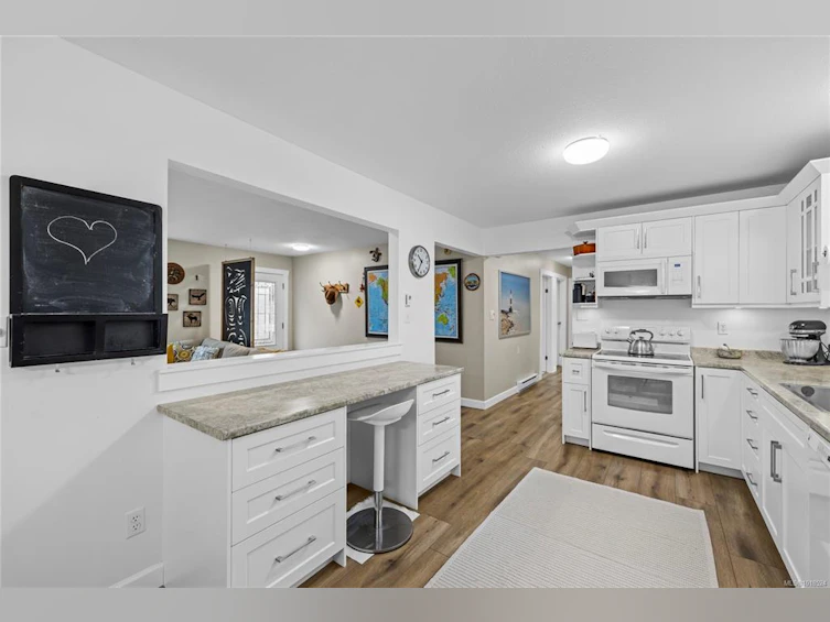 217 Valdez Avenue, Qualicum Beach, BC, V9K 1R8 - 27