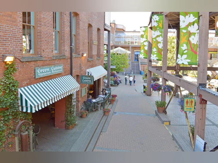 302-1407 Government Street, Victoria, BC, V8W 1Z1 - 47