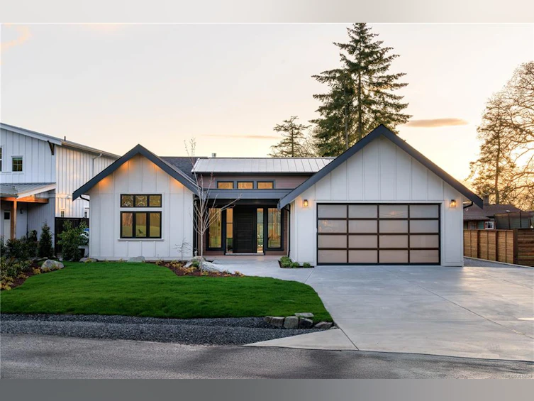 10210 Tsaykum Road, North Saanich, BC, V8L 5T6 - 3