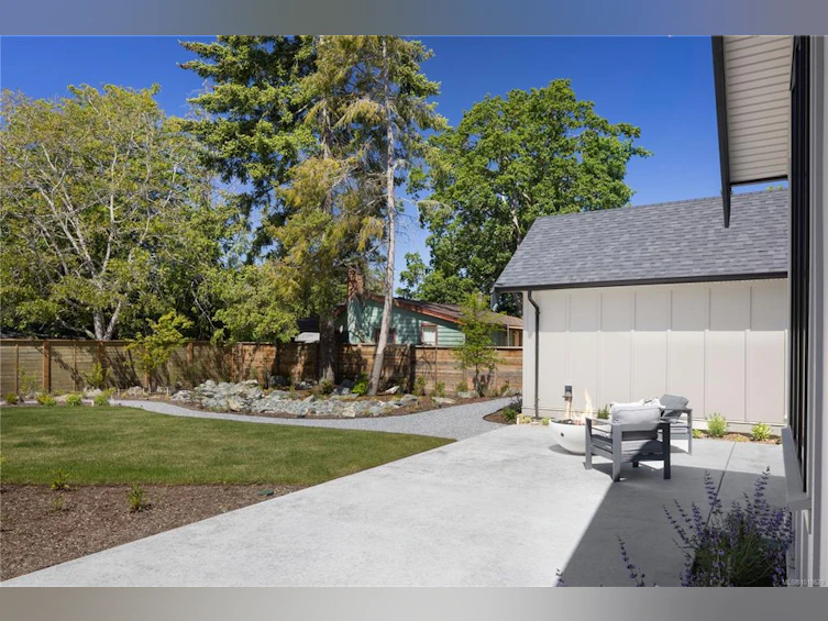10210 Tsaykum Road, North Saanich, BC, V8L 5T6 - 36