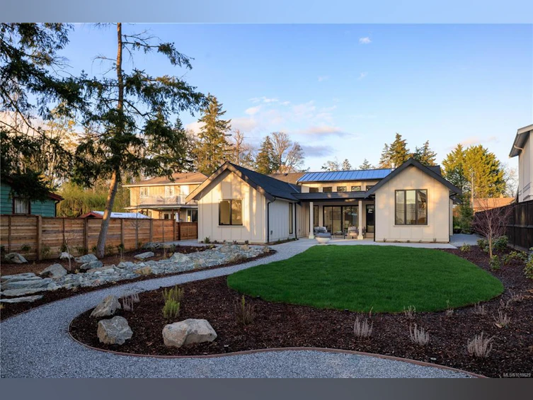 10210 Tsaykum Road, North Saanich, BC, V8L 5T6 - 40