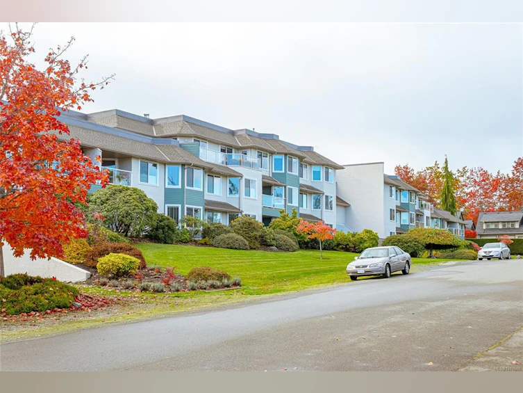303-134 E Fifth Avenue, Qualicum Beach, BC, V9K 1Y7 - 9
