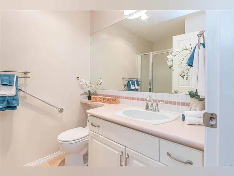 303-134 E Fifth Avenue, Qualicum Beach, BC, V9K 1Y7 - 32