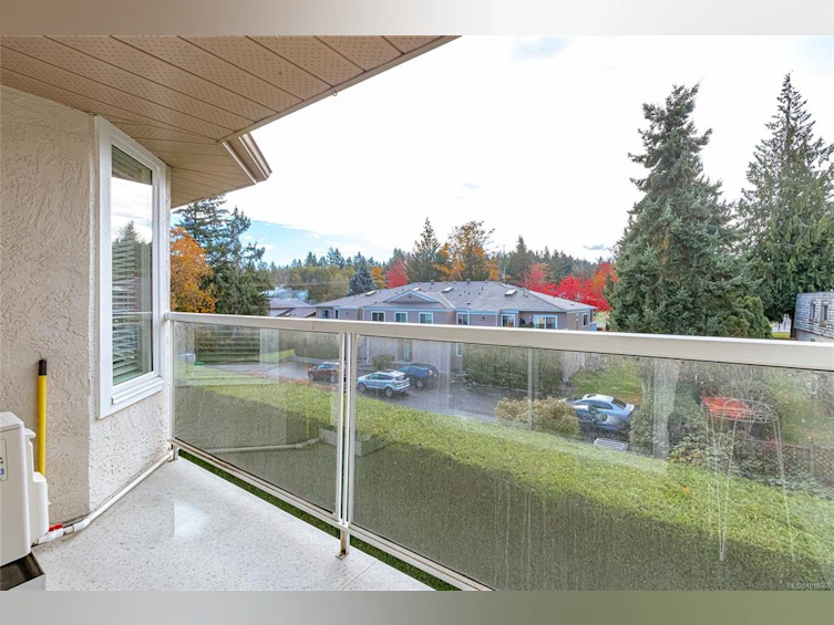 303-134 E Fifth Avenue, Qualicum Beach, BC, V9K 1Y7 - 4