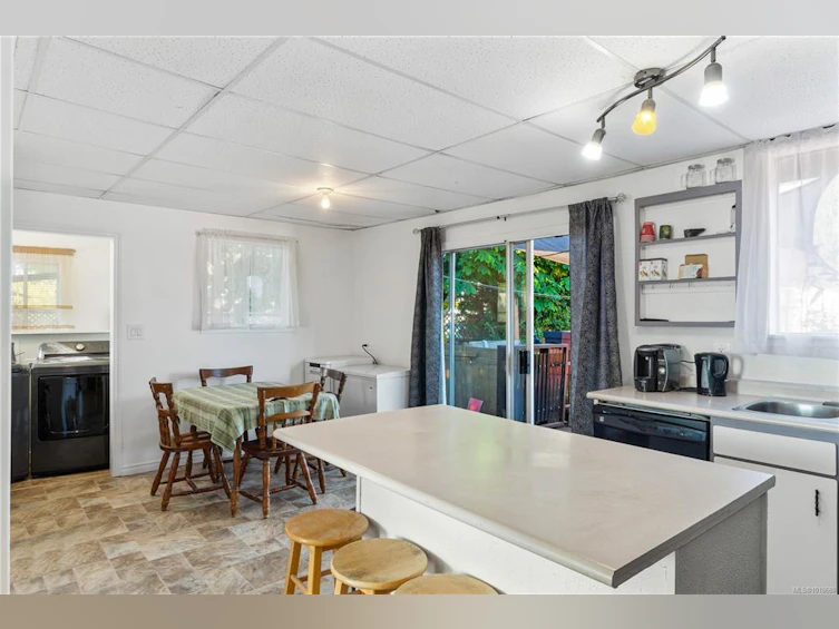 375 Bruce Avenue, Nanaimo, BC, V9R 3Y2 - 3