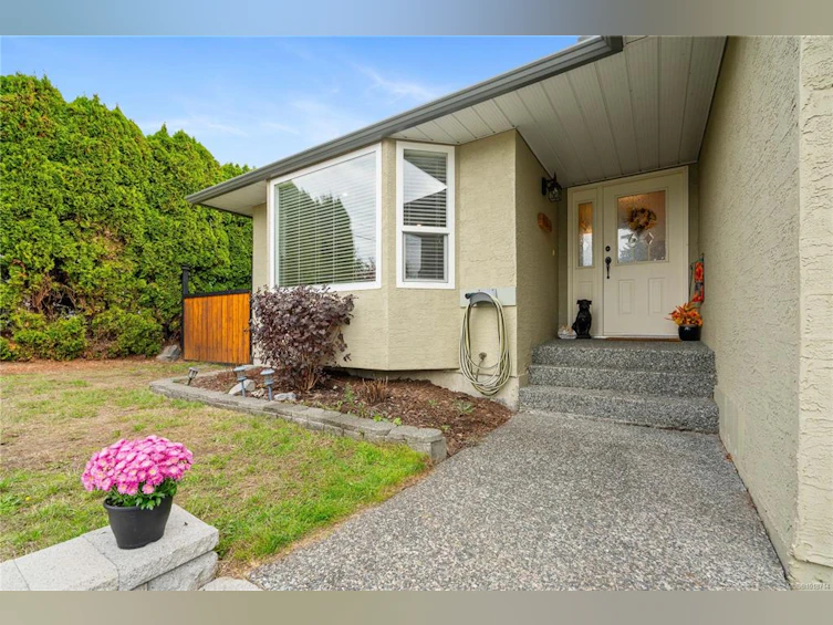 753 De Frane Court, Ladysmith, BC, V9G 1P1 - 2