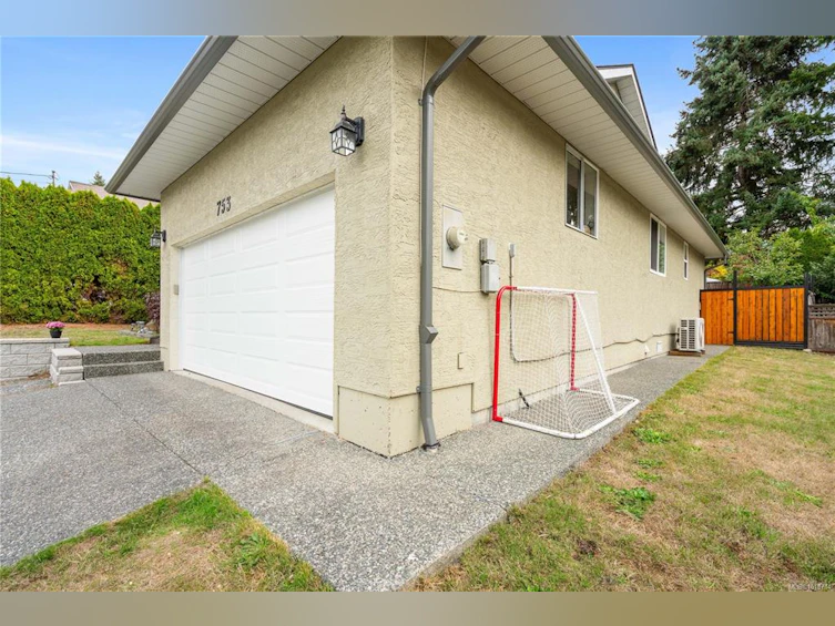753 De Frane Court, Ladysmith, BC, V9G 1P1 - 36