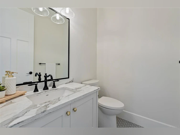 4829 Cordova Bay Road, Saanich, BC, V8Y 2J8 - 43