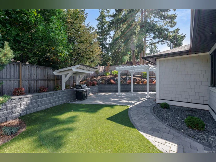 4829 Cordova Bay Road, Saanich, BC, V8Y 2J8 - 46