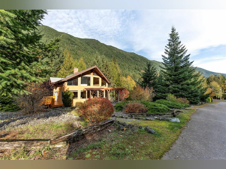 8105 Miracle Close, Youbou, BC, V0R 3E1 - 2